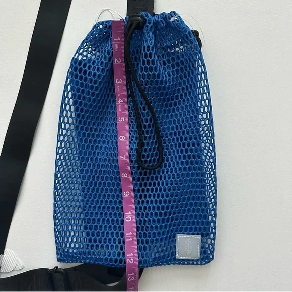 FP Movement Mini Mesh Sling Bag - Picture 11 of 13